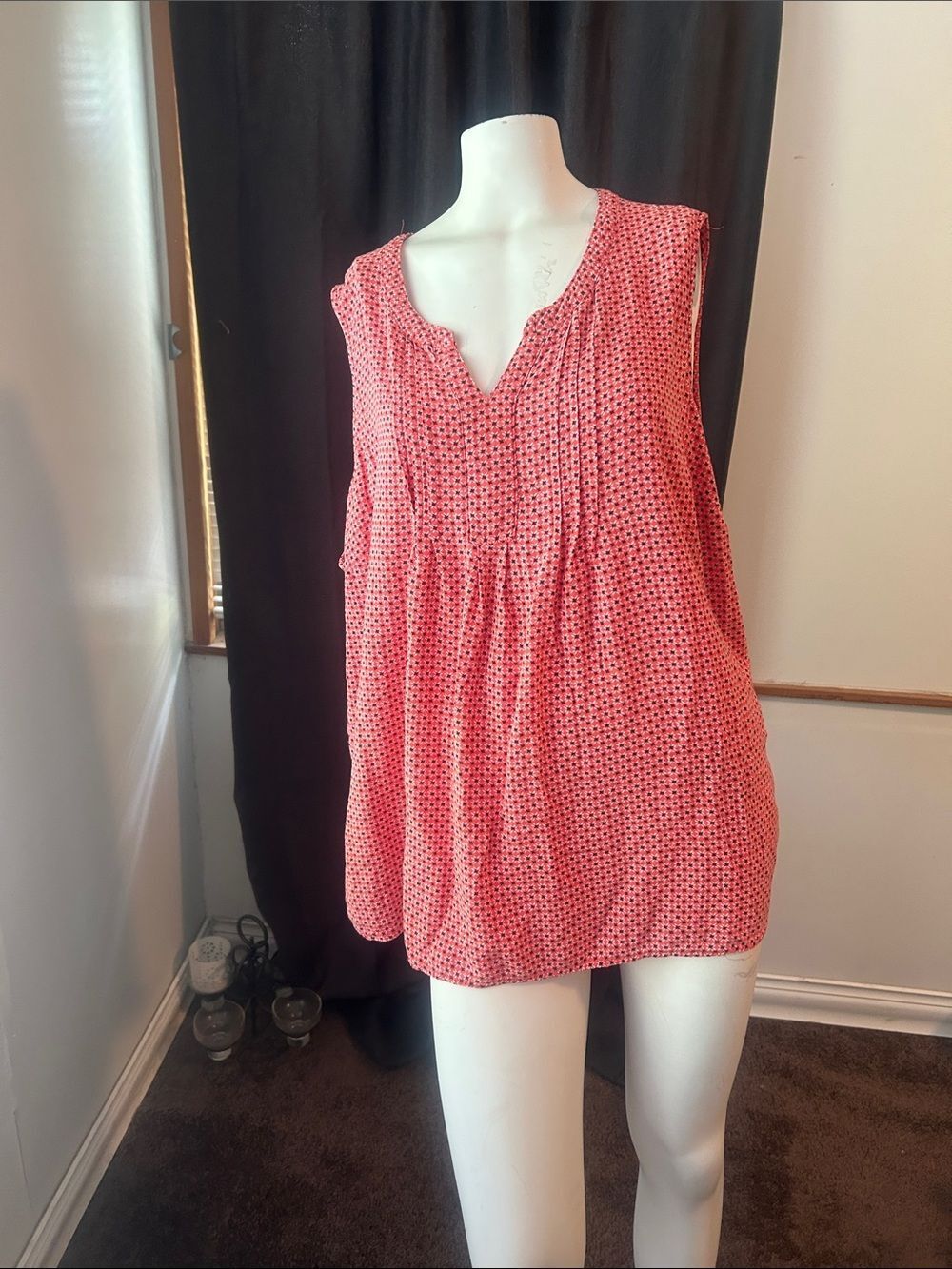 Croft & Barrow Sleeveless Orange/Blue Geometric Patterned V-Neck Women’s Top